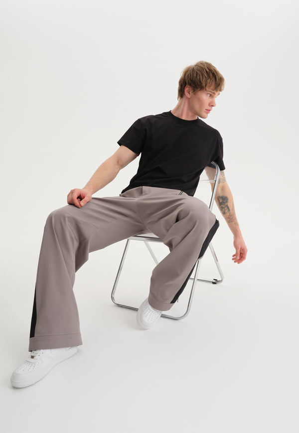 Trousers with stripes
