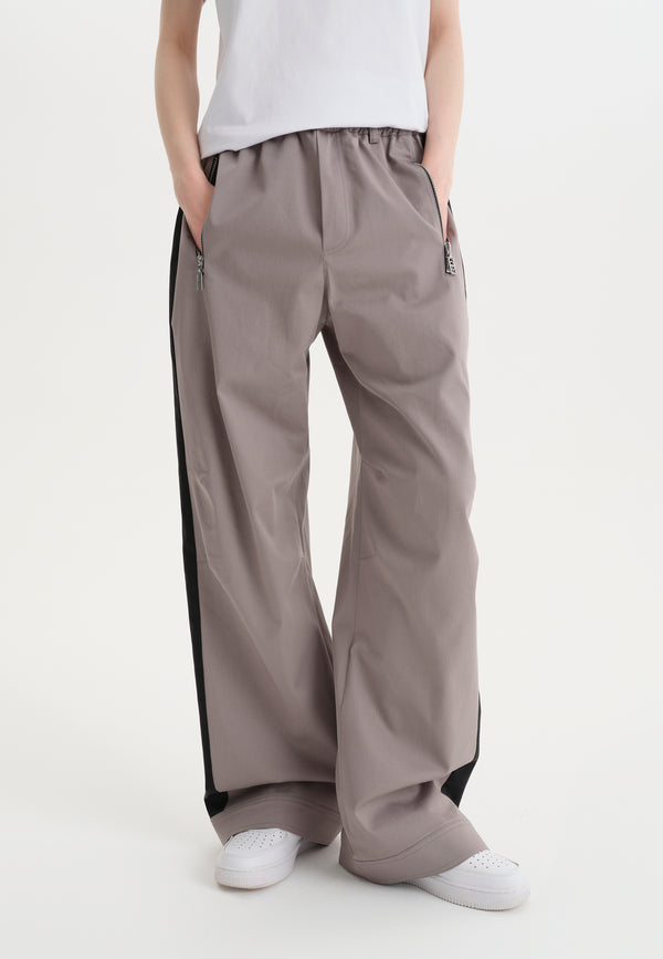 Trousers with stripes