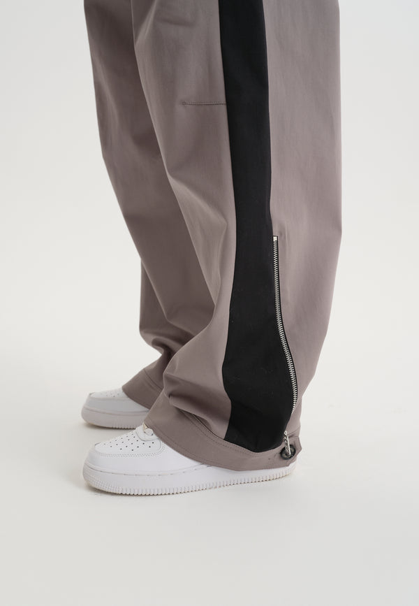 Trousers with stripes
